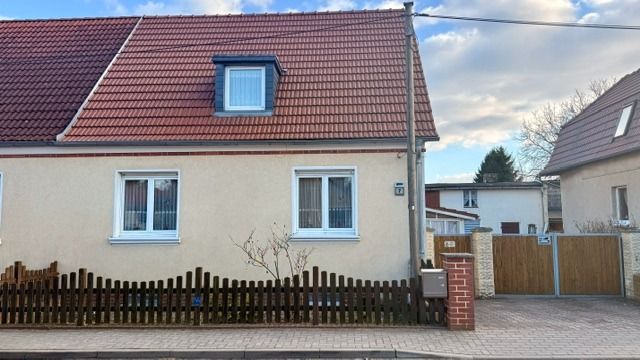 *** Kleines Haus (DHH) mit Nebengebäude und großem Obstgarten***